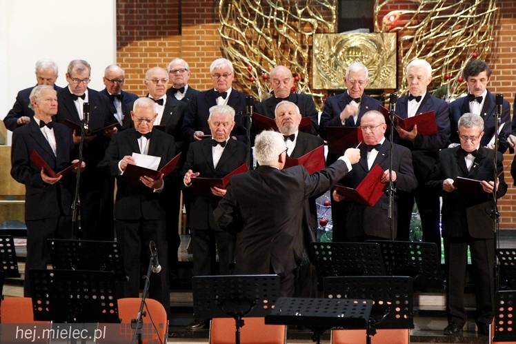 Mieleckie Kolędowanie w kościele MBNP w 2014 roku. W sumie 15 prezentacji