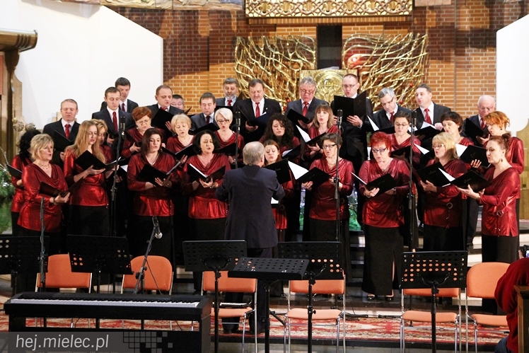 Mieleckie Kolędowanie w kościele MBNP w 2014 roku. W sumie 15 prezentacji