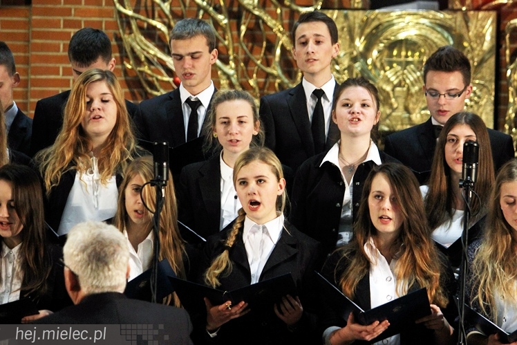 Mieleckie Kolędowanie w kościele MBNP w 2014 roku. W sumie 15 prezentacji