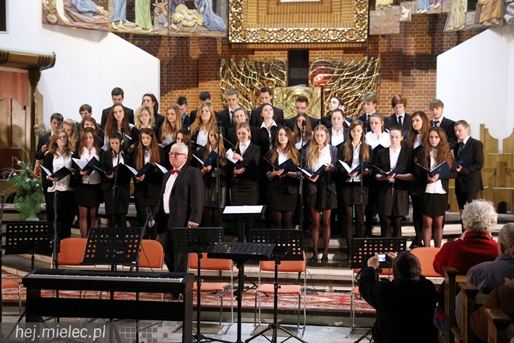 Mieleckie Kolędowanie w kościele MBNP w 2014 roku. W sumie 15 prezentacji