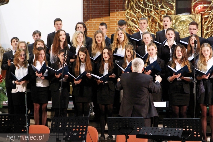 Mieleckie Kolędowanie w kościele MBNP w 2014 roku. W sumie 15 prezentacji