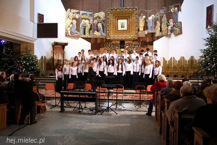 Mieleckie Kolędowanie w kościele MBNP w 2014 roku. W sumie 15 prezentacji