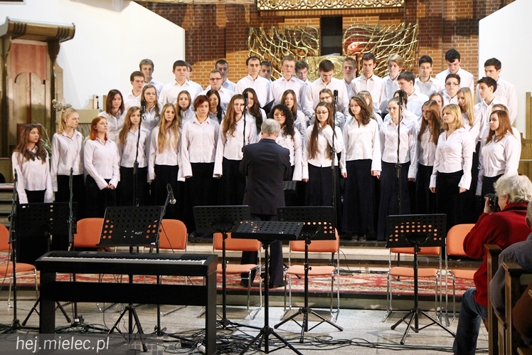 Mieleckie Kolędowanie w kościele MBNP w 2014 roku. W sumie 15 prezentacji