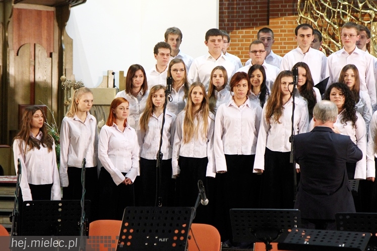 Mieleckie Kolędowanie w kościele MBNP w 2014 roku. W sumie 15 prezentacji