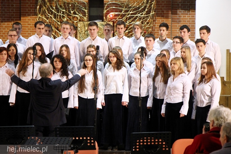 Mieleckie Kolędowanie w kościele MBNP w 2014 roku. W sumie 15 prezentacji