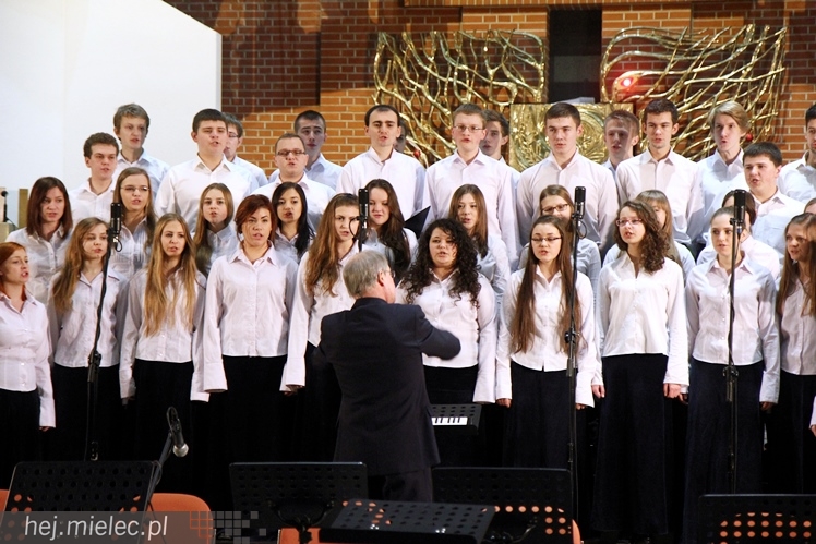 Mieleckie Kolędowanie w kościele MBNP w 2014 roku. W sumie 15 prezentacji