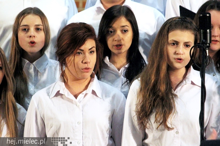 Mieleckie Kolędowanie w kościele MBNP w 2014 roku. W sumie 15 prezentacji