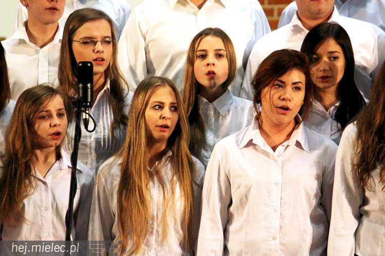 Mieleckie Kolędowanie w kościele MBNP w 2014 roku. W sumie 15 prezentacji