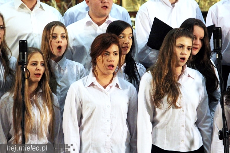 Mieleckie Kolędowanie w kościele MBNP w 2014 roku. W sumie 15 prezentacji