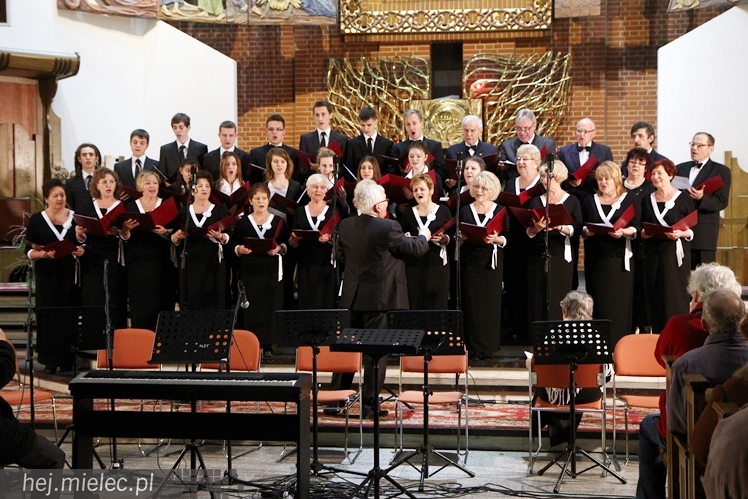 Mieleckie Kolędowanie w kościele MBNP w 2014 roku. W sumie 15 prezentacji