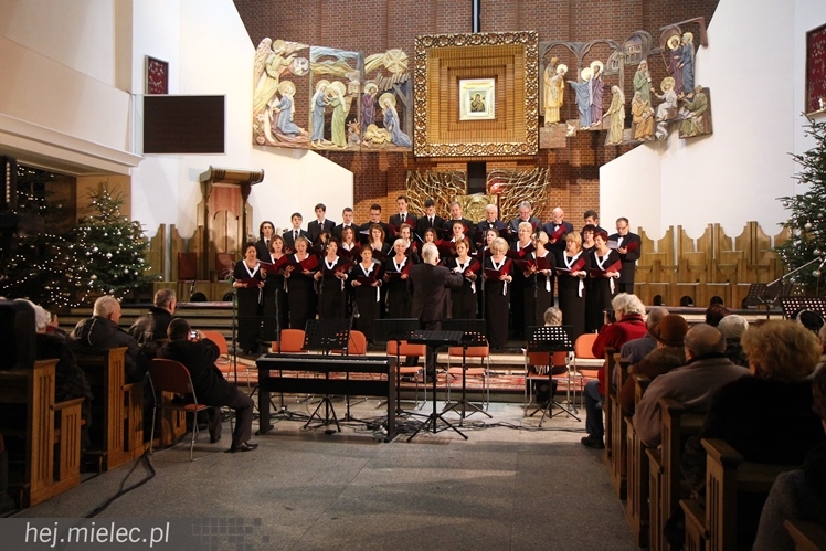 Mieleckie Kolędowanie w kościele MBNP w 2014 roku. W sumie 15 prezentacji