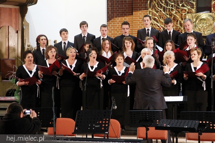 Mieleckie Kolędowanie w kościele MBNP w 2014 roku. W sumie 15 prezentacji
