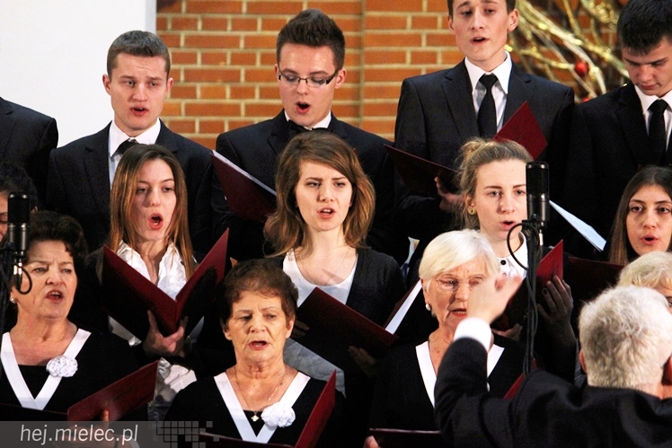 Mieleckie Kolędowanie w kościele MBNP w 2014 roku. W sumie 15 prezentacji