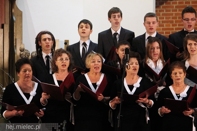 Mieleckie Kolędowanie w kościele MBNP w 2014 roku. W sumie 15 prezentacji