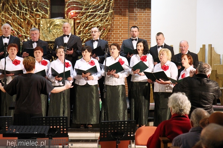 Mieleckie Kolędowanie w kościele MBNP w 2014 roku. W sumie 15 prezentacji
