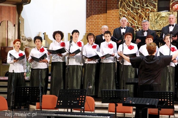 Mieleckie Kolędowanie w kościele MBNP w 2014 roku. W sumie 15 prezentacji
