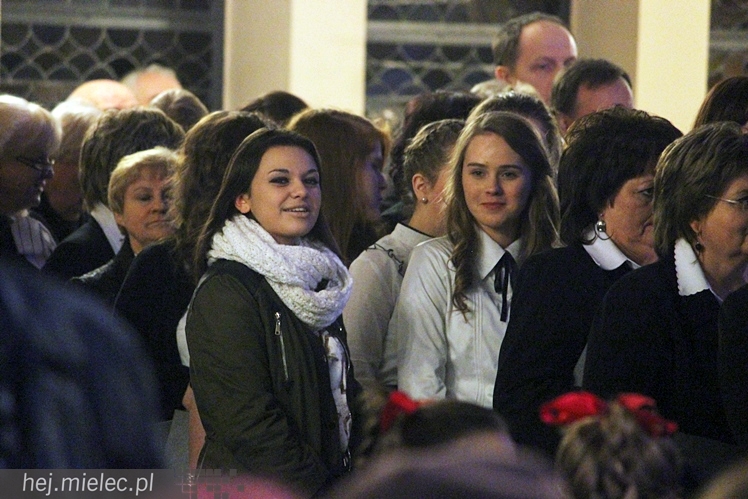Mieleckie Kolędowanie w kościele MBNP w 2014 roku. W sumie 15 prezentacji
