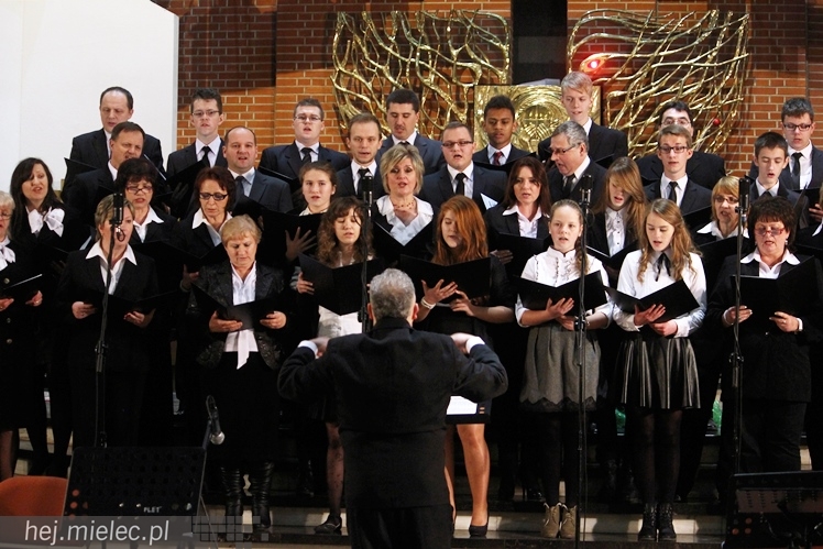 Mieleckie Kolędowanie w kościele MBNP w 2014 roku. W sumie 15 prezentacji