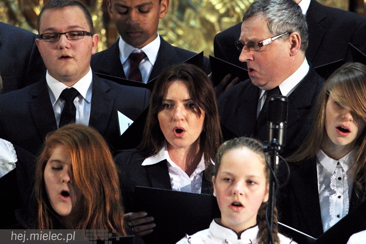 Mieleckie Kolędowanie w kościele MBNP w 2014 roku. W sumie 15 prezentacji