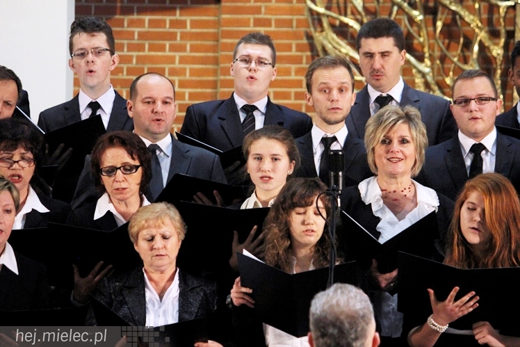 Mieleckie Kolędowanie w kościele MBNP w 2014 roku. W sumie 15 prezentacji