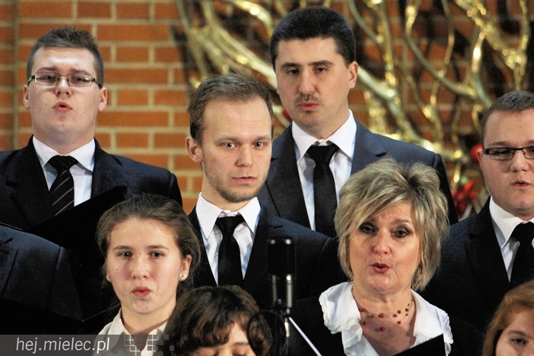 Mieleckie Kolędowanie w kościele MBNP w 2014 roku. W sumie 15 prezentacji