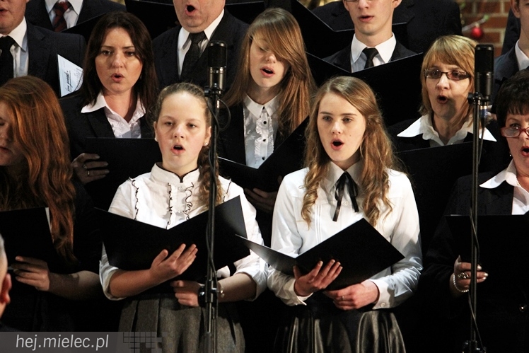 Mieleckie Kolędowanie w kościele MBNP w 2014 roku. W sumie 15 prezentacji