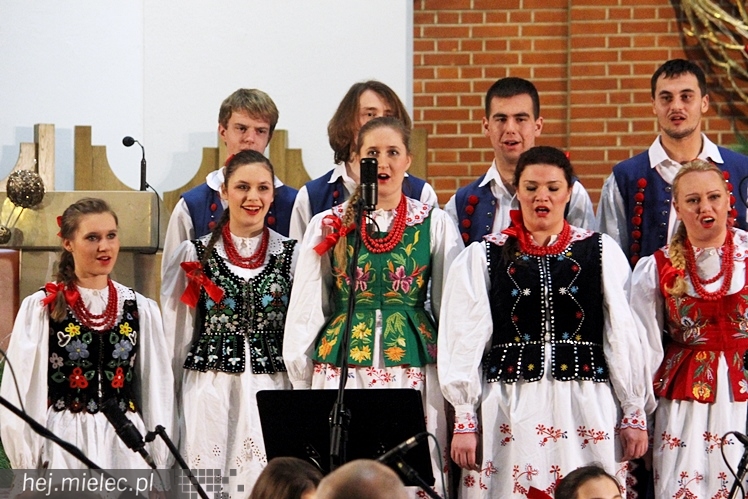 Mieleckie Kolędowanie w kościele MBNP w 2014 roku. W sumie 15 prezentacji