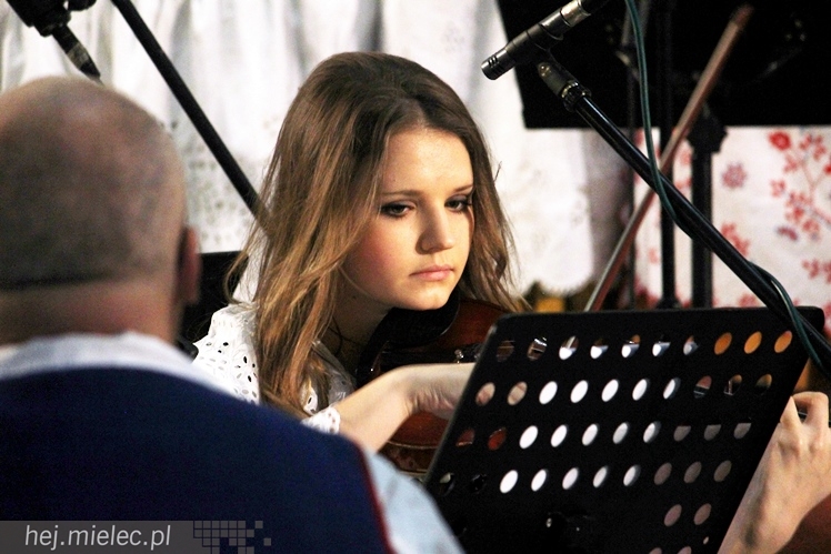 Mieleckie Kolędowanie w kościele MBNP w 2014 roku. W sumie 15 prezentacji