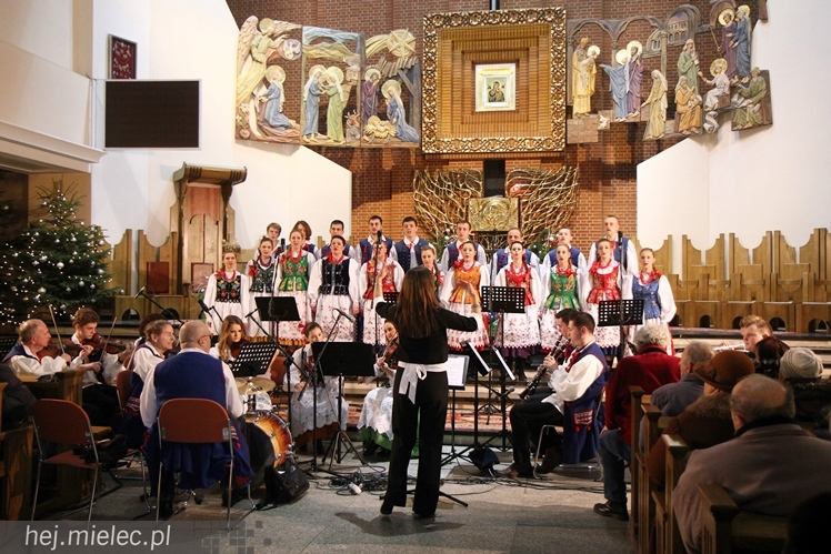 Mieleckie Kolędowanie w kościele MBNP w 2014 roku. W sumie 15 prezentacji