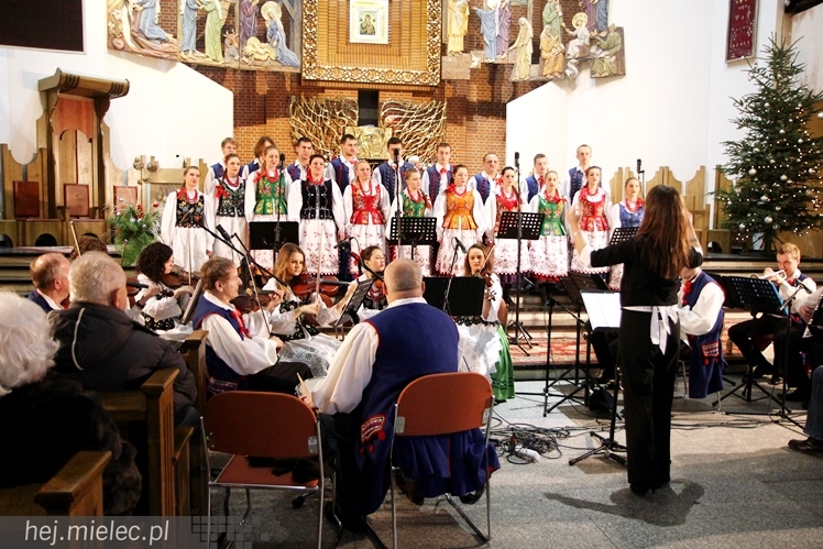 Mieleckie Kolędowanie w kościele MBNP w 2014 roku. W sumie 15 prezentacji