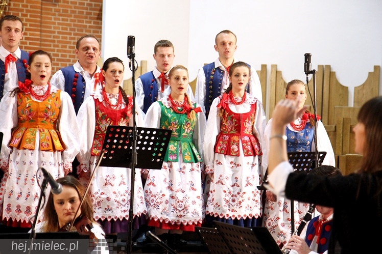 Mieleckie Kolędowanie w kościele MBNP w 2014 roku. W sumie 15 prezentacji