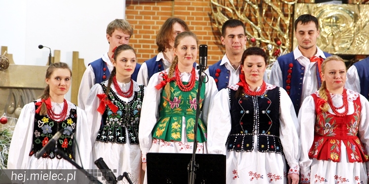 Mieleckie Kolędowanie w kościele MBNP w 2014 roku. W sumie 15 prezentacji