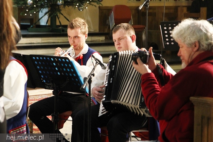 Mieleckie Kolędowanie w kościele MBNP w 2014 roku. W sumie 15 prezentacji