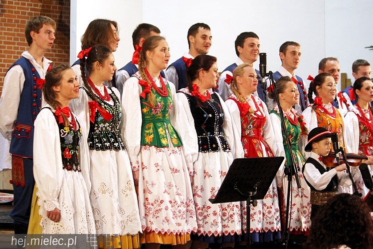 Mieleckie Kolędowanie w kościele MBNP w 2014 roku. W sumie 15 prezentacji