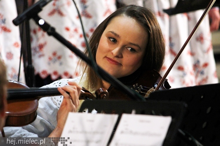 Mieleckie Kolędowanie w kościele MBNP w 2014 roku. W sumie 15 prezentacji