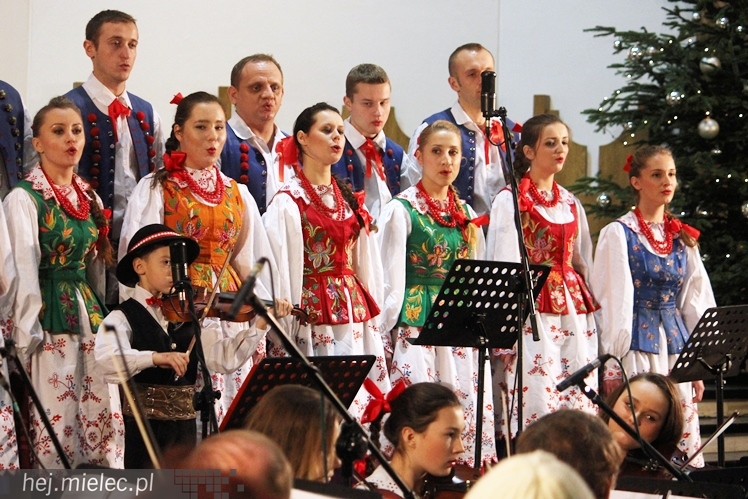 Mieleckie Kolędowanie w kościele MBNP w 2014 roku. W sumie 15 prezentacji