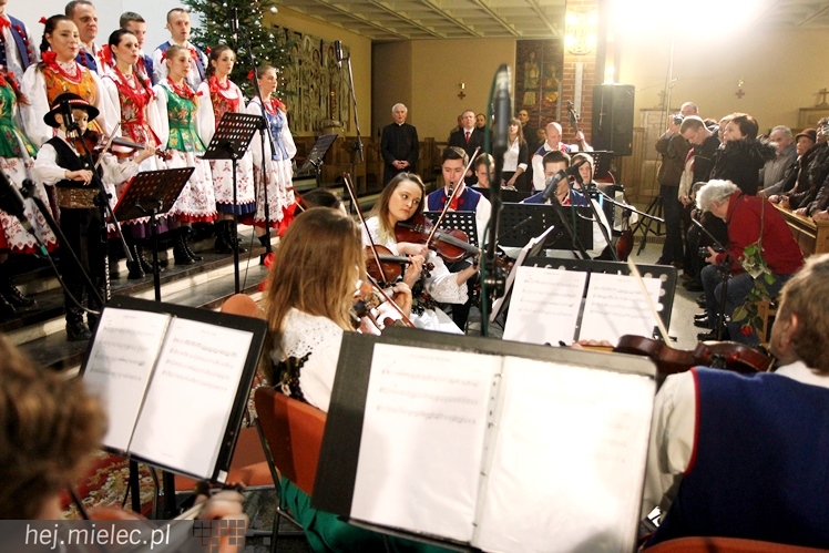 Mieleckie Kolędowanie w kościele MBNP w 2014 roku. W sumie 15 prezentacji