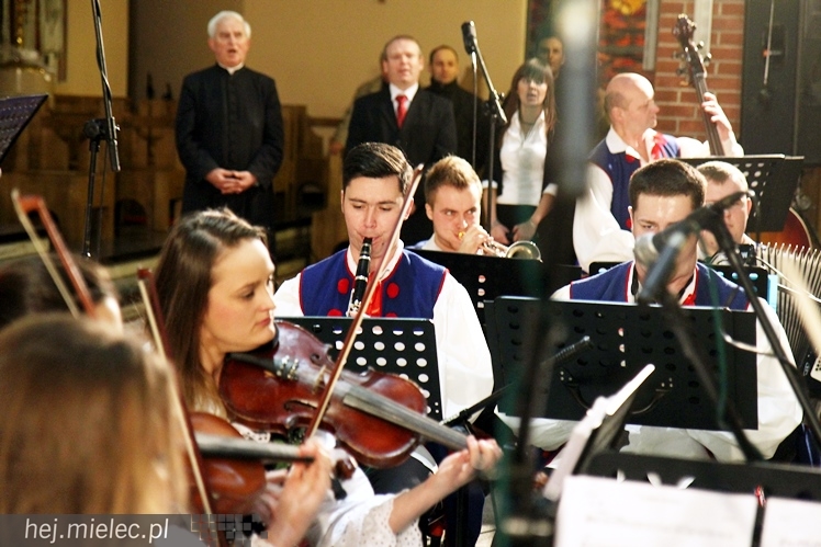 Mieleckie Kolędowanie w kościele MBNP w 2014 roku. W sumie 15 prezentacji