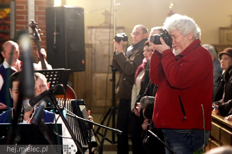 Mieleckie Kolędowanie w kościele MBNP w 2014 roku. W sumie 15 prezentacji