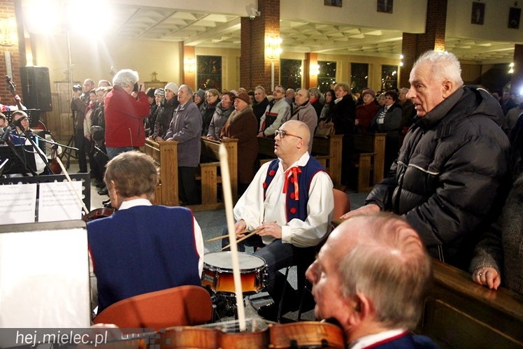 Mieleckie Kolędowanie w kościele MBNP w 2014 roku. W sumie 15 prezentacji
