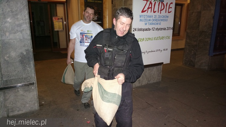 22. Finał WOŚP: kwesta na ulicach miasta i liczenie zebranych pieniędzy