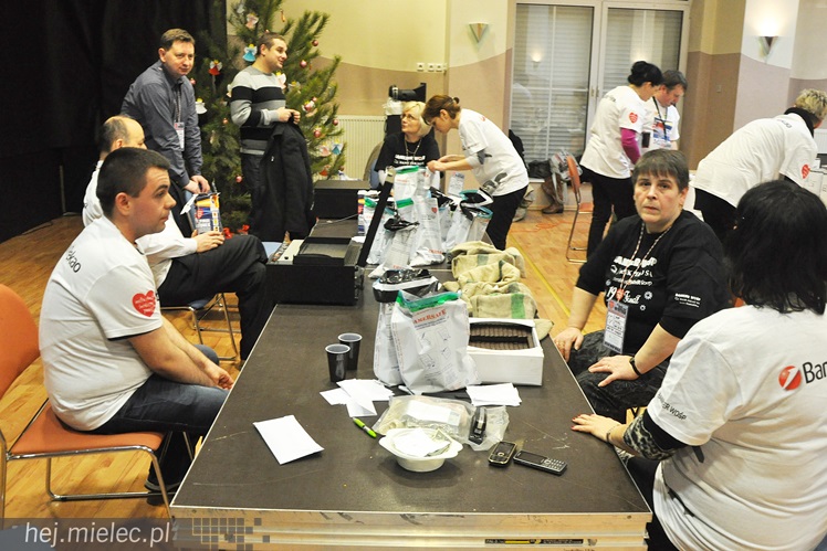 22. Finał WOŚP: kwesta na ulicach miasta i liczenie zebranych pieniędzy