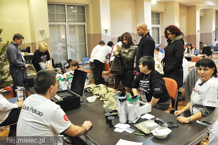 22. Finał WOŚP: kwesta na ulicach miasta i liczenie zebranych pieniędzy