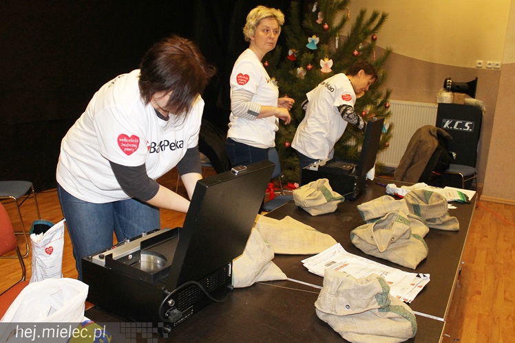 22. Finał WOŚP: kwesta na ulicach miasta i liczenie zebranych pieniędzy