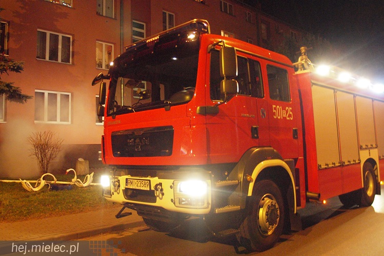 Na Kochanowskiego spaliła się piwnica w bloku mieszkalnym