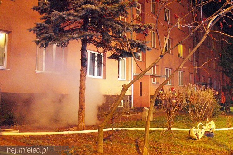 Na Kochanowskiego spaliła się piwnica w bloku mieszkalnym