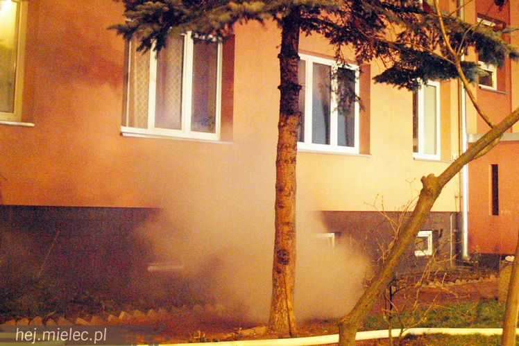 Na Kochanowskiego spaliła się piwnica w bloku mieszkalnym