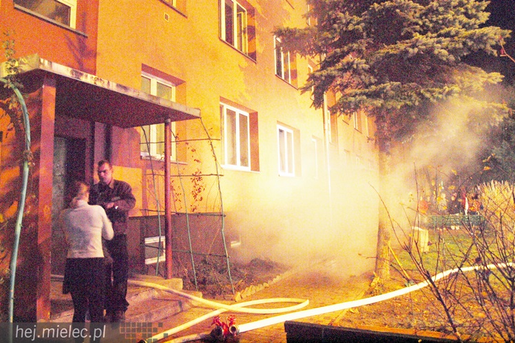 Na Kochanowskiego spaliła się piwnica w bloku mieszkalnym