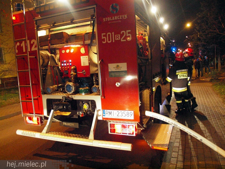 Na Kochanowskiego spaliła się piwnica w bloku mieszkalnym