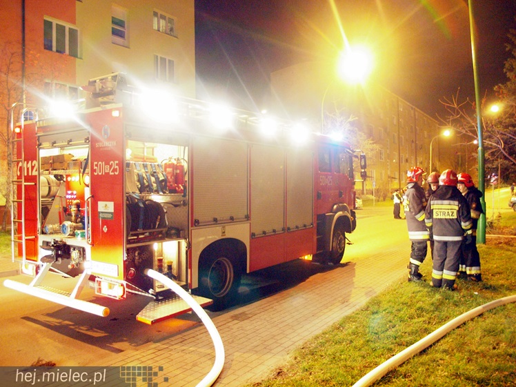 Na Kochanowskiego spaliła się piwnica w bloku mieszkalnym